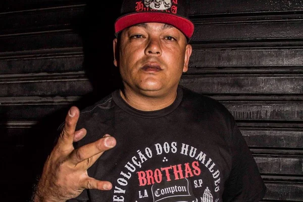 Foto colorida do rapper WGI, integrando do Consciência Humana - Metrópoles