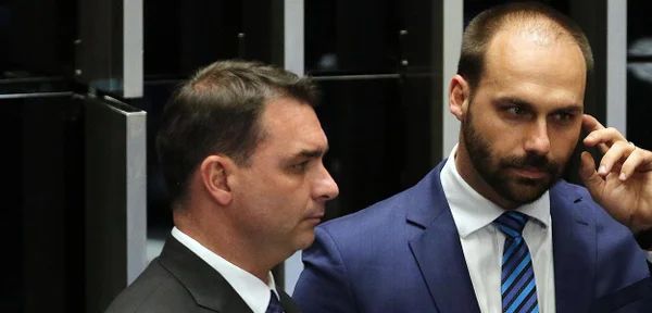Filhos de Bolsonaro pedem confiança no pai e dizem haver “acordo por trás”