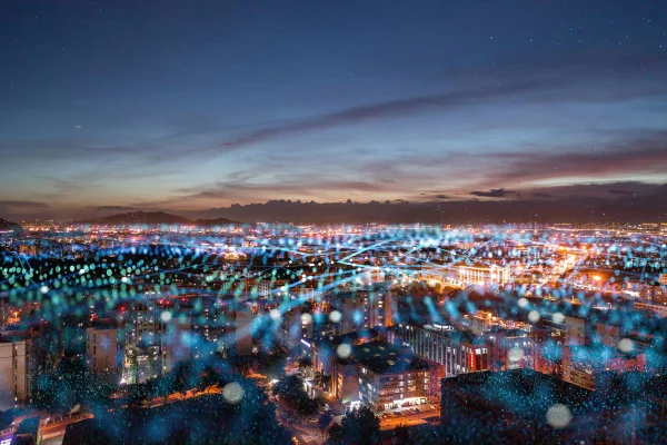 Imagem ilustrativa de cidade com correntes de big data - Metrópoles