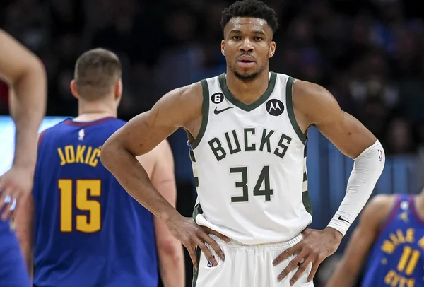 NBA: Jokic e Giannis Antetokounmpo brilham e Nuggets supera Bucks