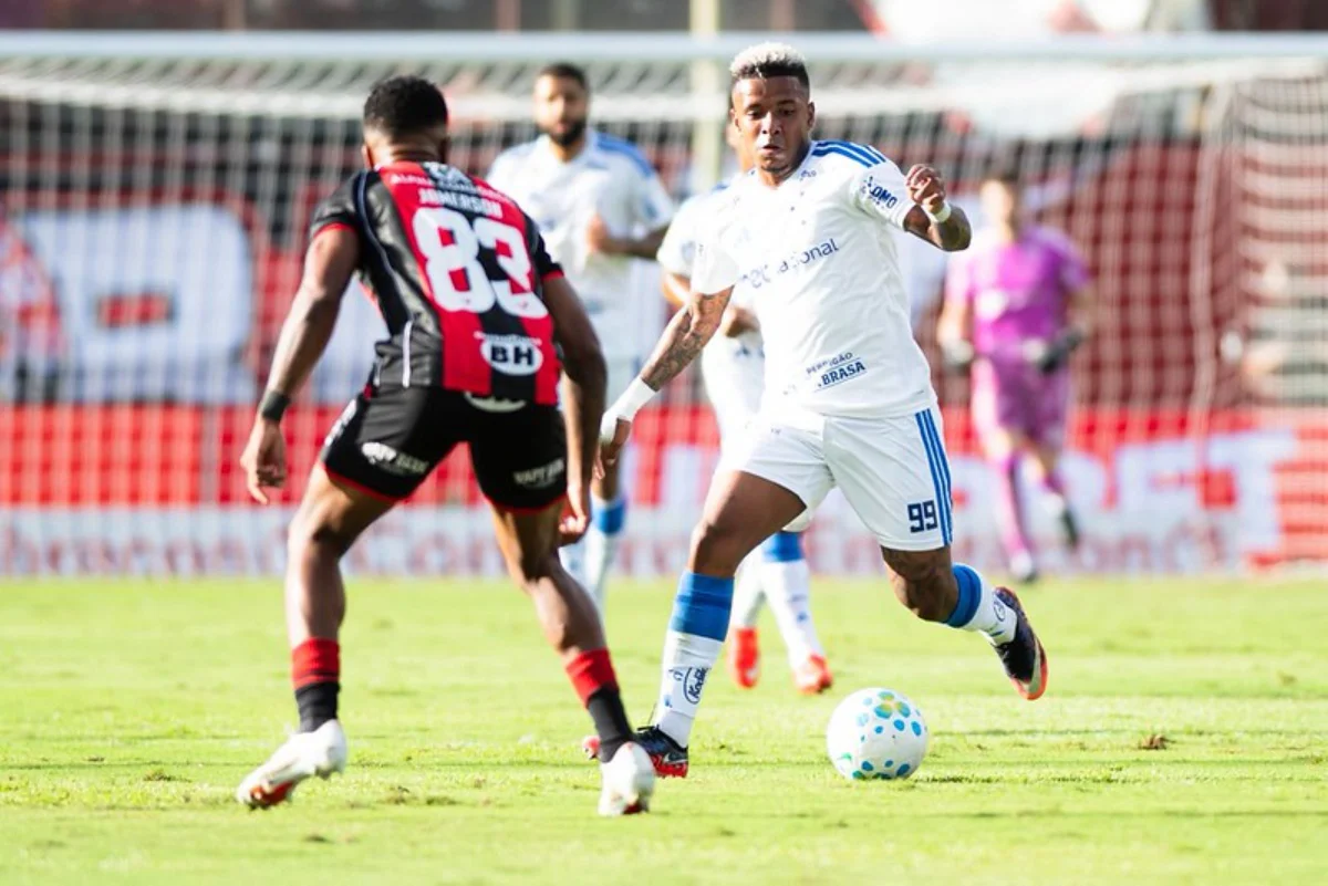 Arroyo e Villaba marcaram os gols do Cruzeiro contra o Vitória Arroyo e Villaba marcaram os gols do Cruzeiro contra o Vitória