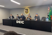 Delegado Ronaldo Sayeg, diretor do Deic, durante coletiva sobre onda de ataques a ônibus em SP