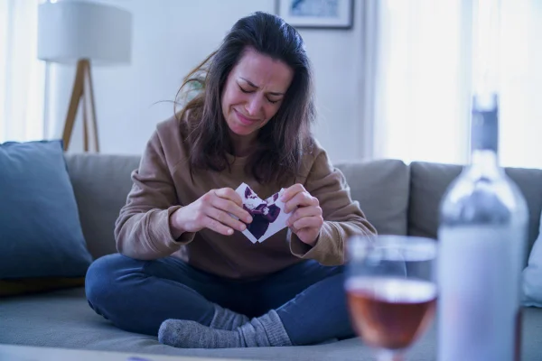 4 signos que mais vão sentir saudade do ex no fim do mês