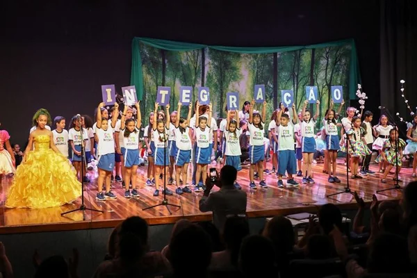 Em Anápolis, programa leva esporte a crianças no contraturno escolar