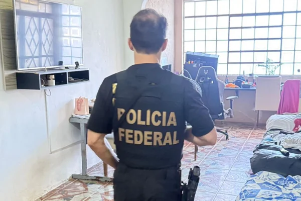 Policial é preso suspeito de cobrar propina de influencers e funkeiros
