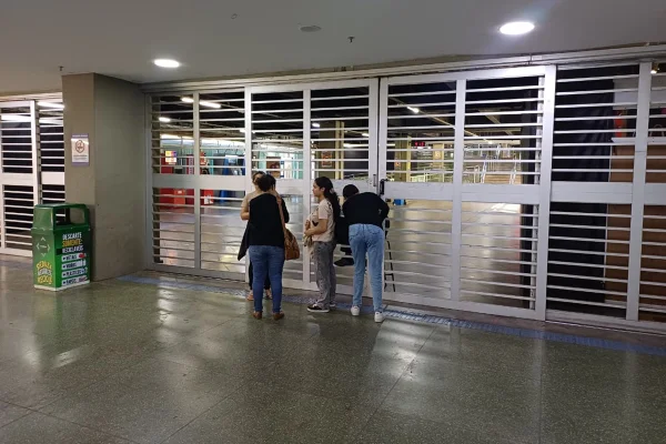 Estação Central na Rodoviária está fechada devido a descarrilamento de trem do Metrô-DF