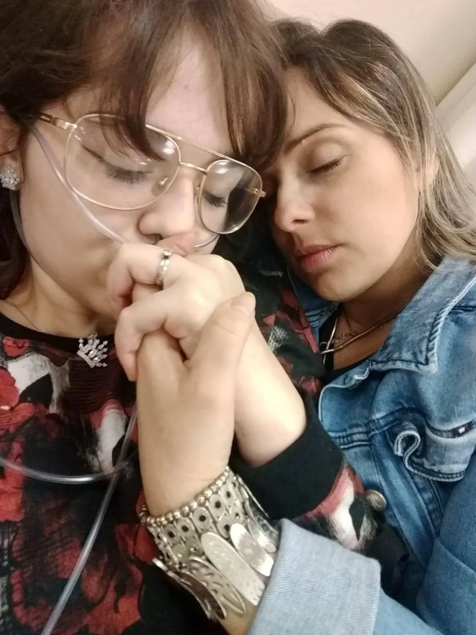 Ela descobriu a doença há dois anos e, desde então, passou a necessitar de cuidados diários para tudo Ela descobriu a doença há dois anos e, desde então, passou a necessitar de cuidados diários para tudo