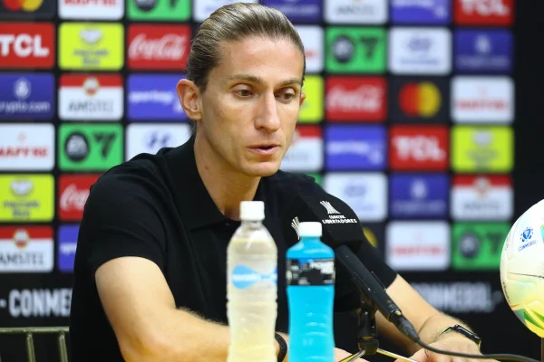 Filipe Luís se retrata após dizer que não estudou o Deportivo Táchira