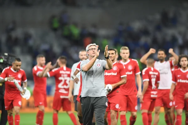 No Beira-Rio, Corinthians e Internacional fazem duelo de olho no G-4