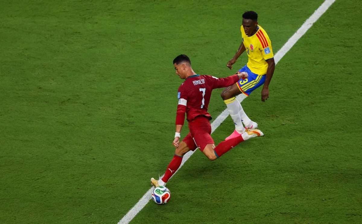 Cristiano Ronaldo arma finalização no confronto entre Colômbia e Portugal Cristiano Ronaldo arma finalização no confronto entre Colômbia e Portugal