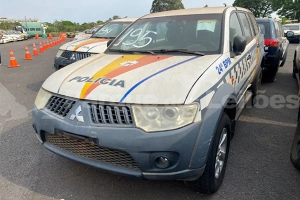 Mitsubishi Pajero Dakar leilão PMDF