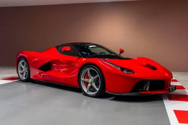 Ferrari de Vettel à venda