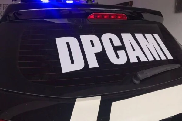 bebê morre esquecido em carro