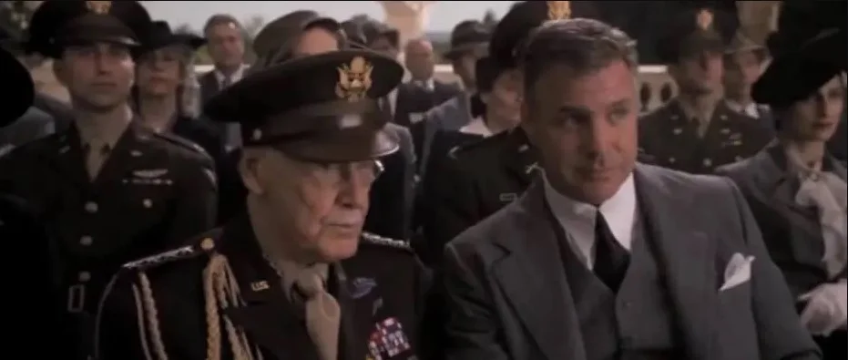 Capitão América (2011): Aqui ele faz um general aposentado Capitão América (2011): Aqui ele faz um general aposentado
