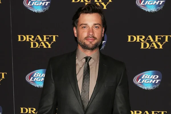 Tom Welling, de Smallville, voltará a viver Super-Homem em série