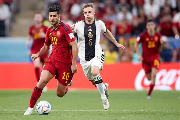 No melhor jogo da Copa, a frieza da Alemanha segurou a jovem Espanha
