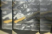 O suspeito foi preso com a faca usada no crime