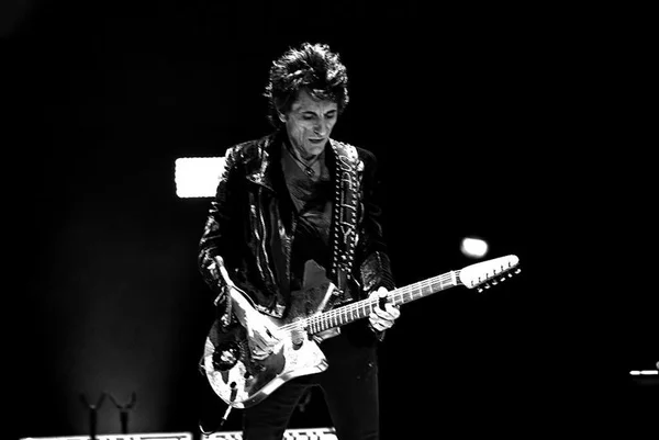 Ronnie Wood, guitarrista dos Rolling Stones, tem câncer de pulmão