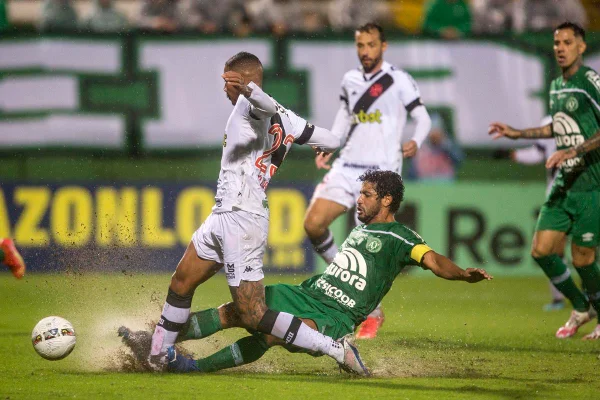 Vasco só empata com a Chapecoense e segue sem vencer na Série B