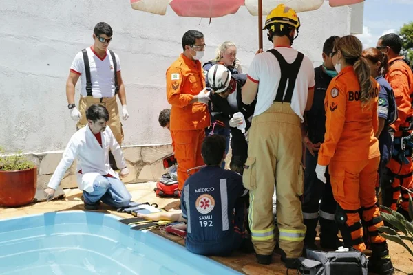 Bebê se afoga em piscina da casa dos avós em Sobradinho