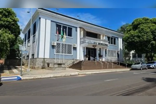 Servidor põe colega para bater ponto em seu lugar até se aposentar