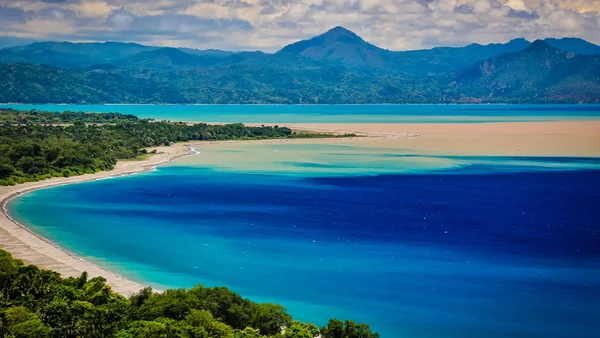 Foto colorida de praia em Timor-Leste, país asiático