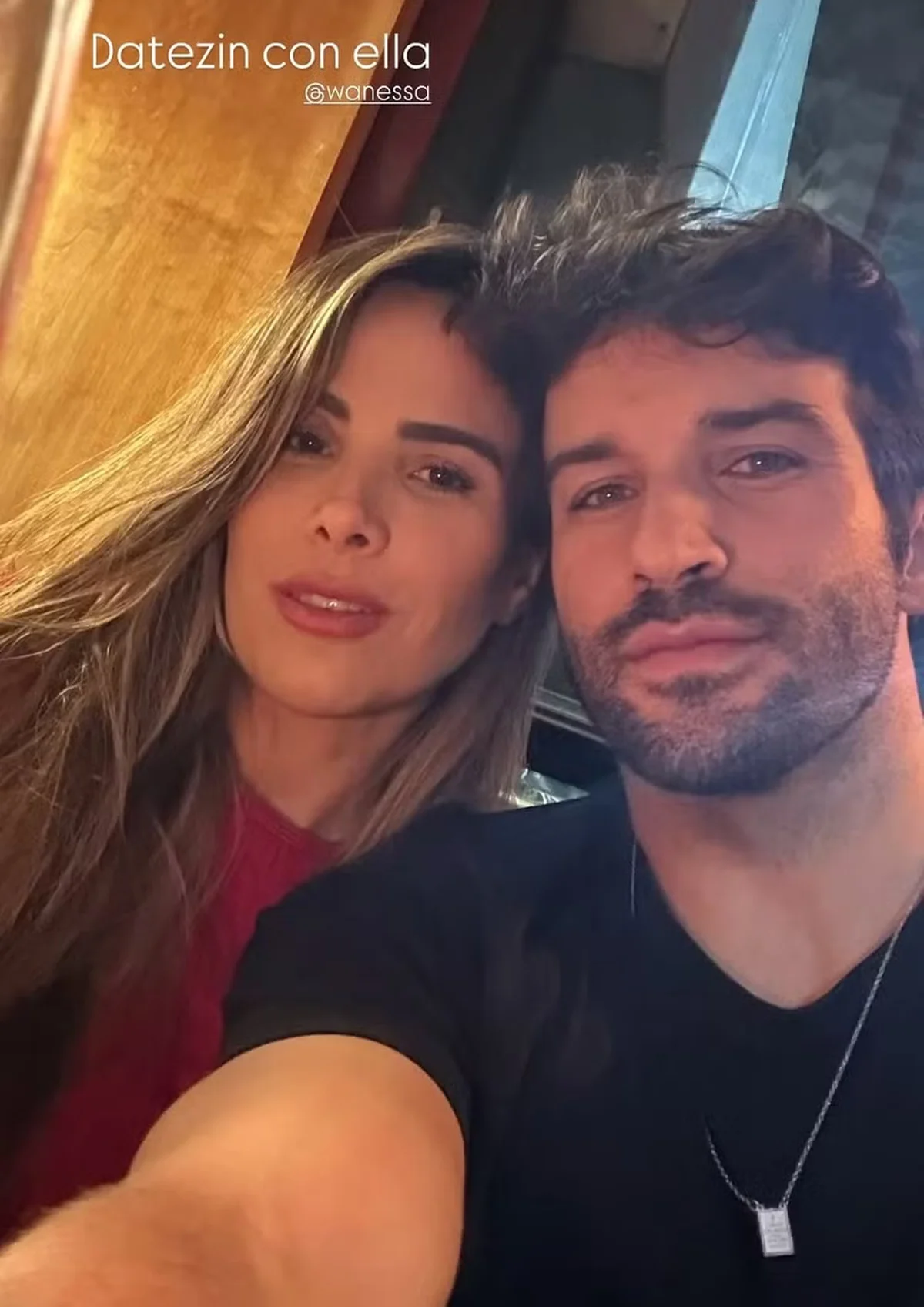 Wanessa Camargo e Bruno Bevan posam durante jantar Wanessa Camargo e Bruno Bevan posam durante jantar