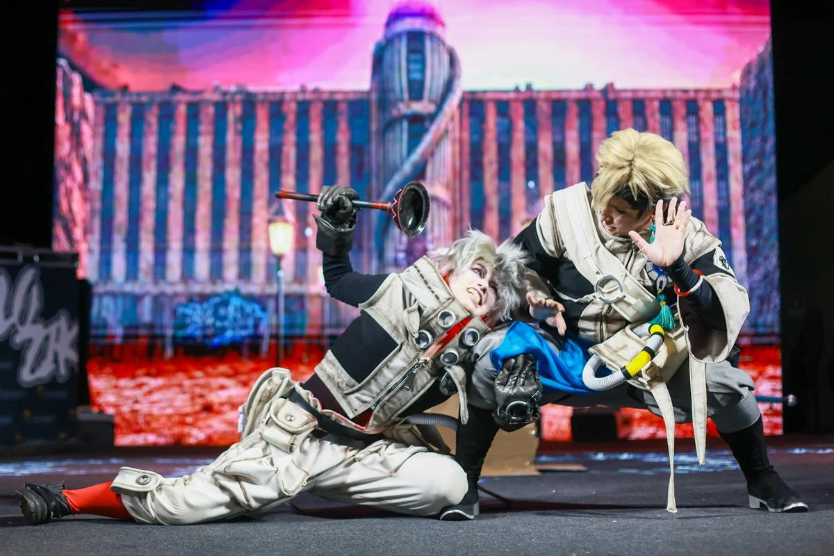 O terceiro lugar foi conquistado pelos cosplayers Suzuya e Yamazaki, que deram vida a Rudo e Zanka, de Gachiakuta O terceiro lugar foi conquistado pelos cosplayers Suzuya e Yamazaki, que deram vida a Rudo e Zanka, de Gachiakuta