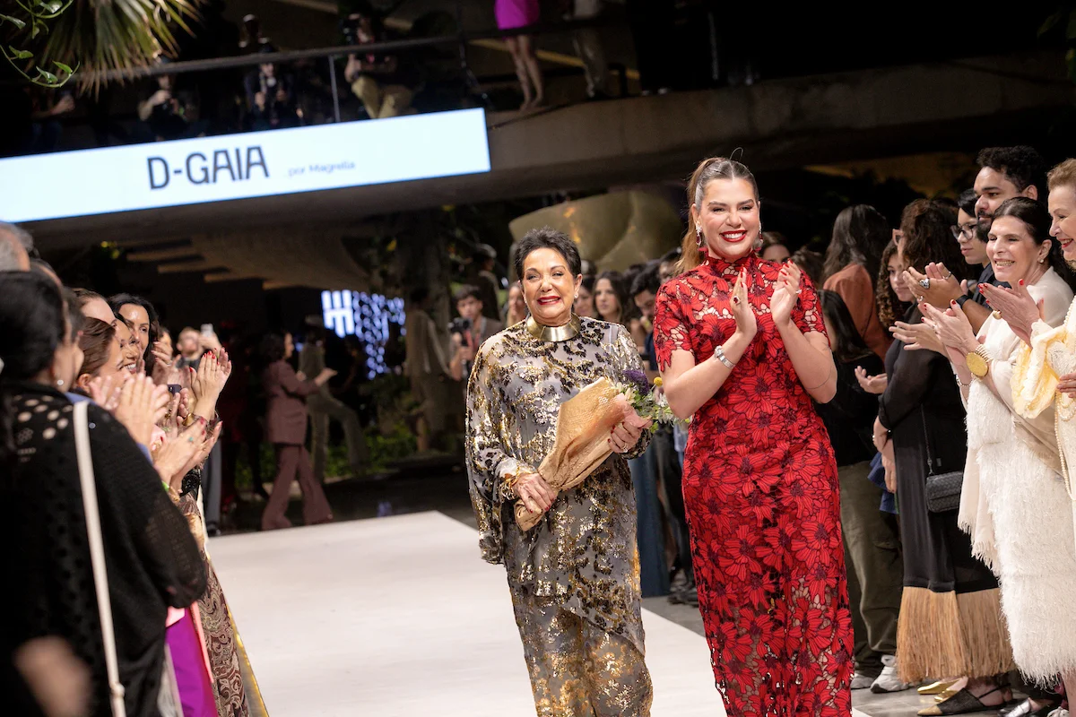 Cleuza Ferreira e Daniela Fagundes, estilista da D—Gaia, na passarela do Metrópoles Catwalk Cleuza Ferreira e Daniela Fagundes, estilista da D—Gaia, na passarela do Metrópoles Catwalk