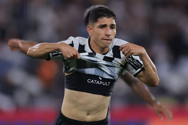 Vídeo: Savarino marca gol espetacular em jogo contra o São Paulo