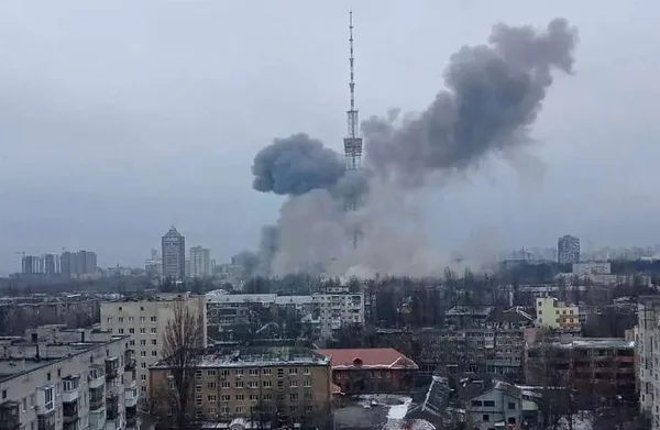 Torre de TV em Kiev alvo de bombardeio russo
