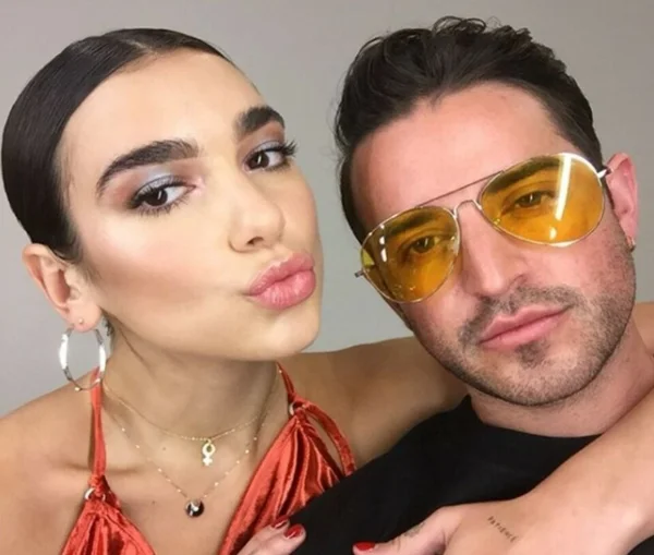 Maquiador de Dua Lipa ensina truque infalível para dar adeus às olheiras