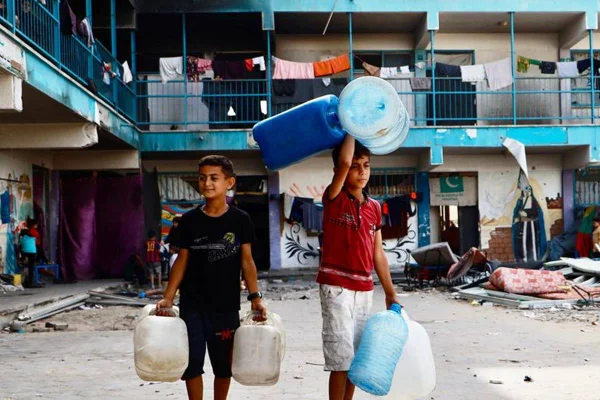 Imagem colorida de crianças em Gaza