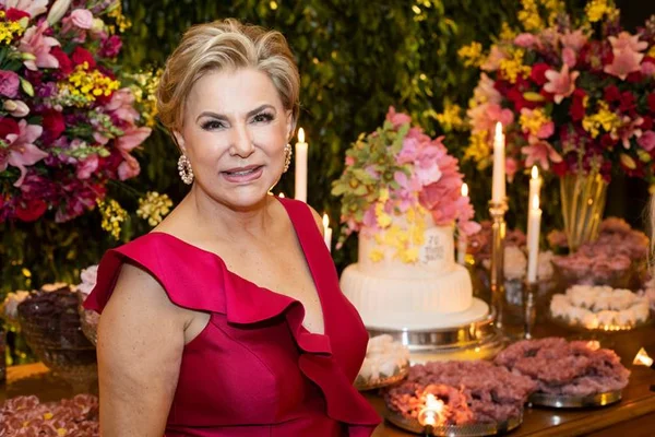 Maria Jacira Estrela celebra a chegada dos 70 anos com festa animada