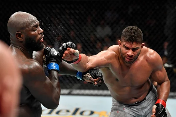 Imagem forte: Overeem fica desfigurado após nocaute no UFC