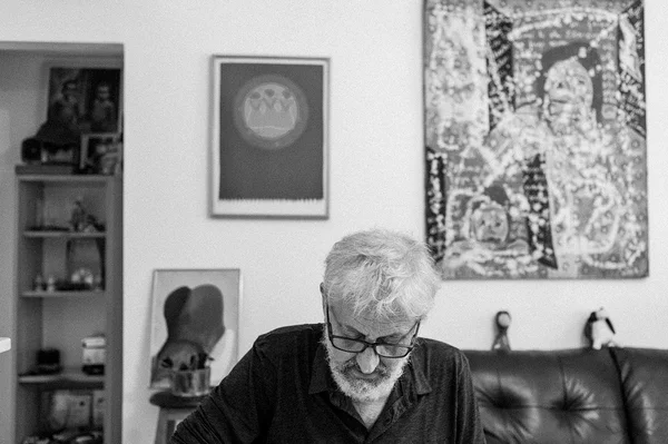 Estreando nova peça, Alexandre Ribondi se reafirma como um dos artistas mais produtivos da cena local