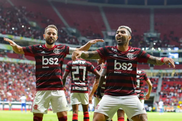 Flamengo vence o CSA por 2 a 0 no Mané Garrincha