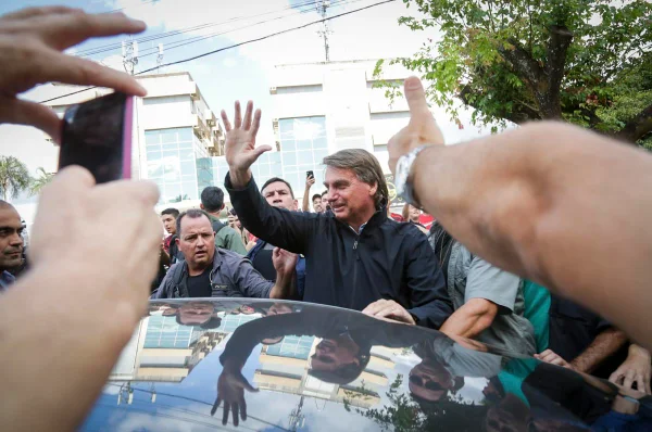 presidente jair bolsonaro passeia de moto domingo brasilia