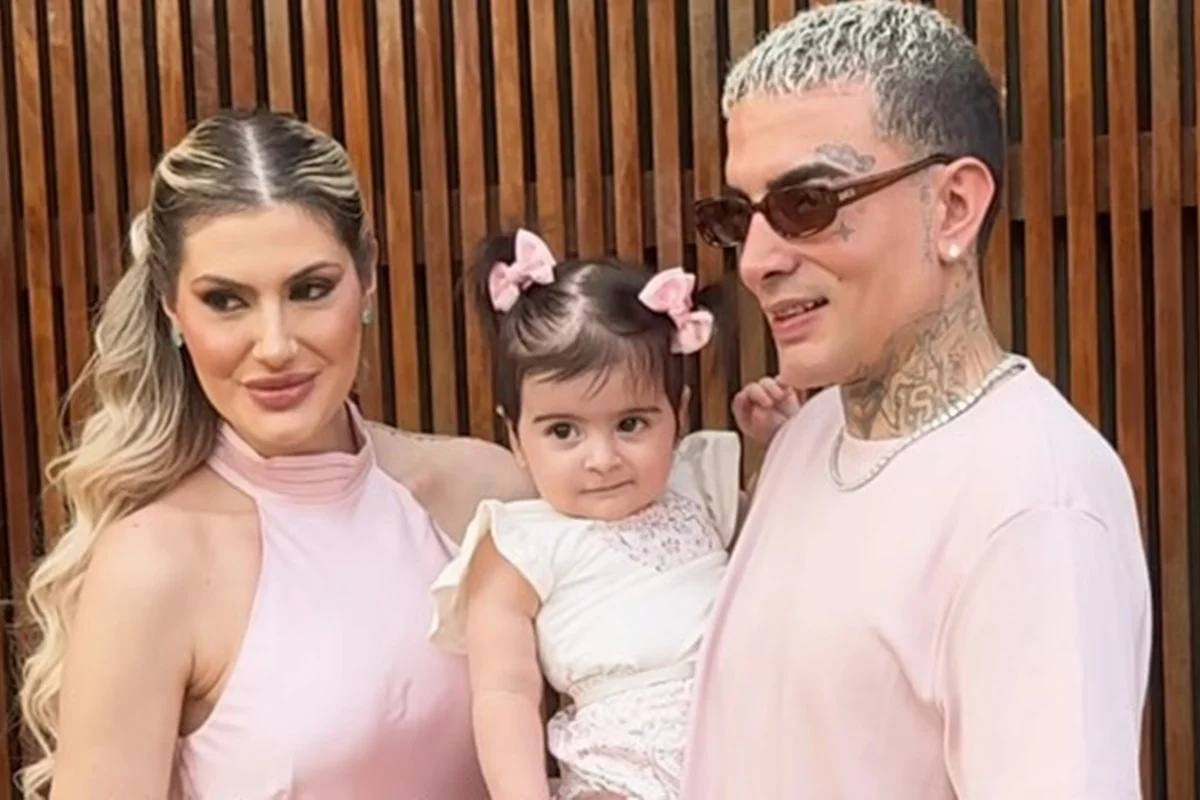 MC Guimê e Fernanda Stroschein posam com a filha, Yarin, para as redes sociais MC Guimê e Fernanda Stroschein posam com a filha, Yarin, para as redes sociais