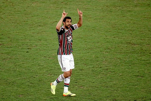 Fred marca contra o Bragantino e é 2º maior artilheiro do Brasileirão