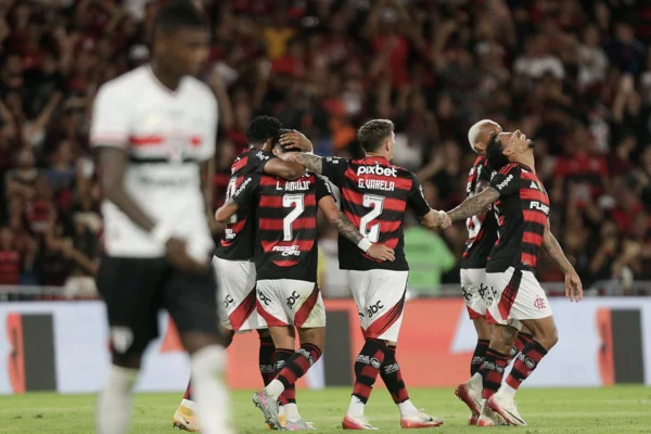 Imagem colorida de Flamengo x São Paulo- Metrópoles