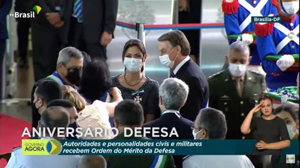 Primeira-dama Michelle Bolsonaro recebeu honraria concedida pelo esposo, o presidente Jair Bolsonaro. Primeira-dama Michelle Bolsonaro recebeu honraria concedida pelo esposo, o presidente Jair Bolsonaro.