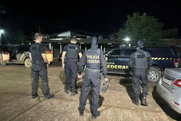 PF: mãe e filha que recrutam crianças para prostituição no exterior