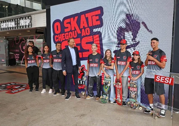 Foto da equipe de skate do Sesi-SP - Metrópoles