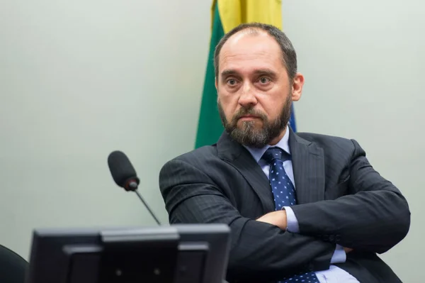 AGU reitera pedido para que STF rejeite recursos de Cunha sobre impeachment