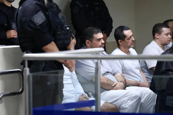 Crianças foram queimadas vivas, diz policial durante júri de chacina