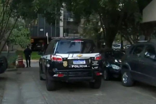 Imagem colorida de carro da Polícia Civil. Metrópoles