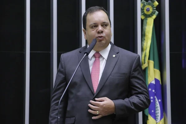 Parlamentares do União cobram resposta sobre ser governo ou não