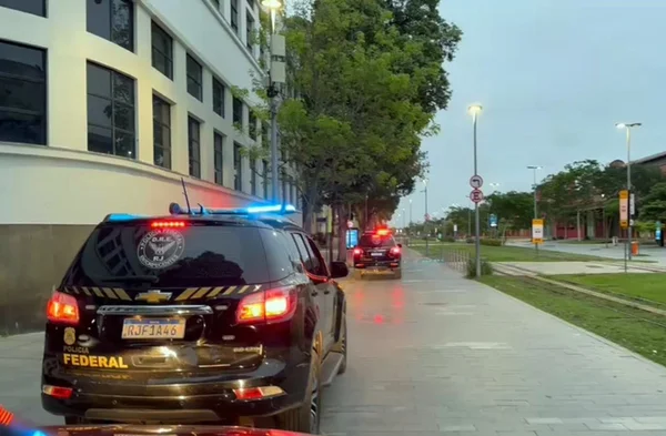 Imgem colorida de operação da PF no Rio de janeiro