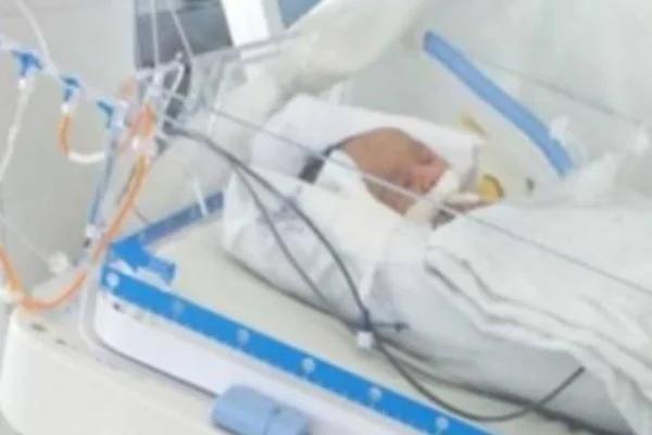 Criança à espera de cirurgia cardíaca - Metrópoles